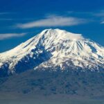 La fine del mondo è imminente? Manca un quarto di secolo: tutti i particolari in un libro appena uscito , nella foto Il monte Ararat, dove si fermò l'arca di noè: simbolo della prossima fine del mondo