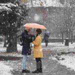 Due persone sotto la neve