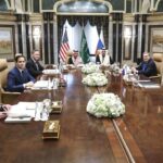 Viviamo nella civiltà dell’odio: come ci siamo arrivati ha dell’incredibile. Nella foto Il vertice di Riad tra la delegazione statunitense e quella russa