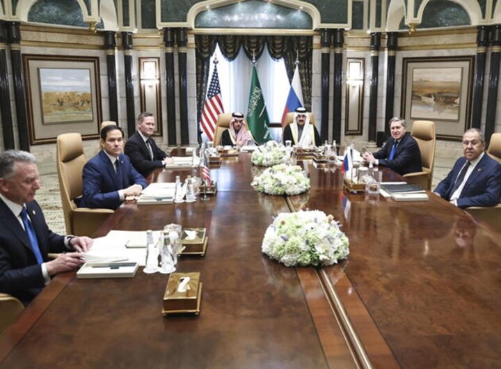 Viviamo nella civiltà dell’odio: come ci siamo arrivati ha dell’incredibile. Nella foto Il vertice di Riad tra la delegazione statunitense e quella russa