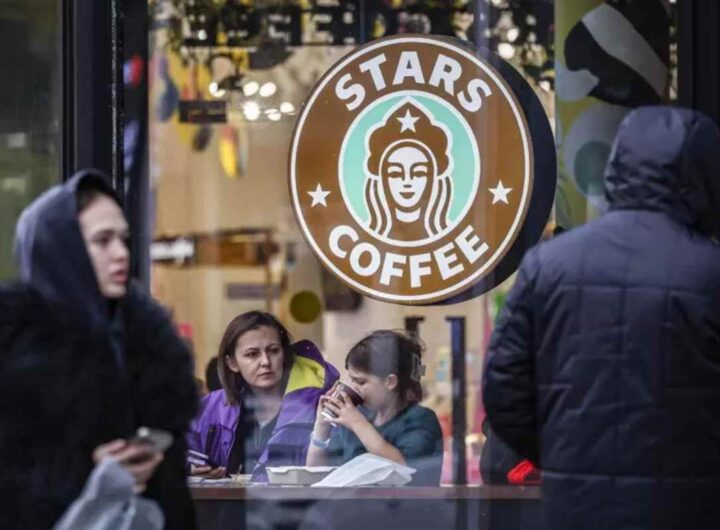 Una caffetteria Starbucks