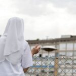 suora prega in direzione del gemelli