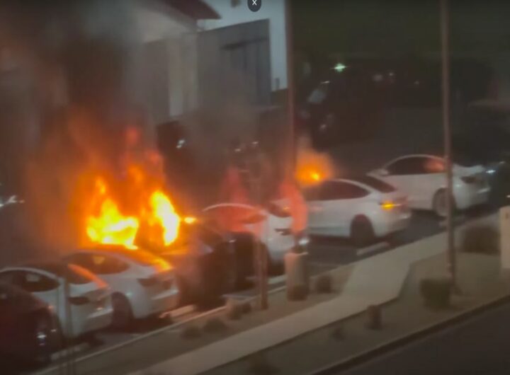 Auto Tesla in fiamme a Las Vegas