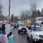 Le proteste in Vermont contro il vicepresidente Vance