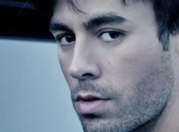 Primissimo piano del cantante Enrique Iglesias