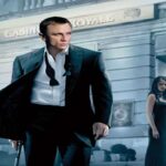 La locandina del film Casino Royale, di Martin Campbell