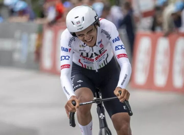 Il belga Van Aert ha vinto la ottava tappa del Giro d’Italia a Siena, secondo Del Toro nuova maglia rosa