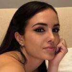 Giusy Meloni stesa sul letto