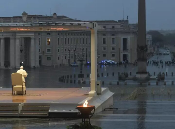 cinque anni fa la benedizione di Papa Francesco in una piazza San Pietro vuota per la pandemia