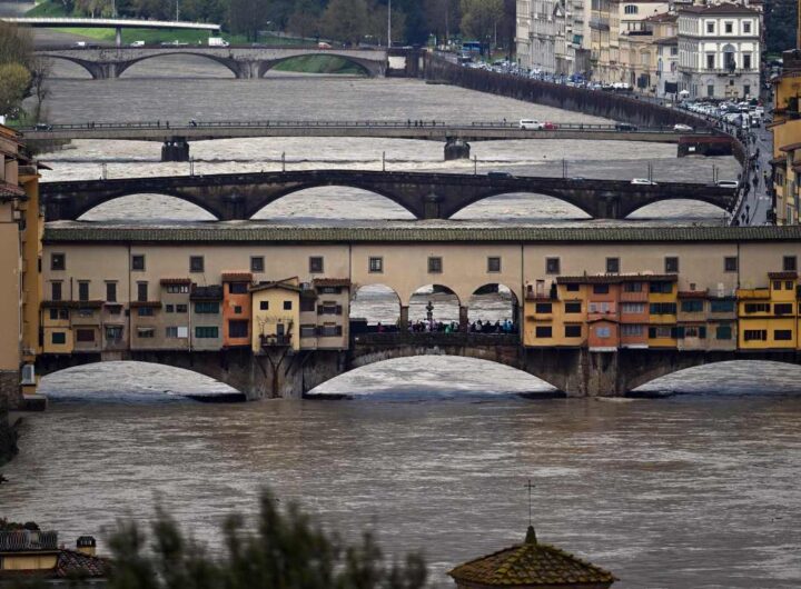 fiume arno in piena