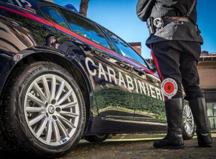 Una volante dei carabinieri