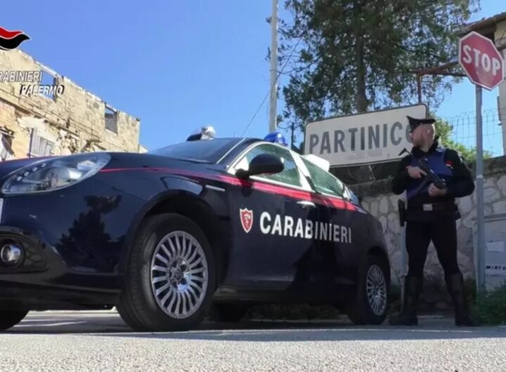 Una volante dei carabinieri