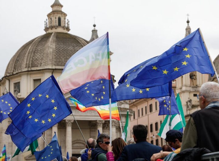 La manifestazione per l'Europa a Roma in piazza del popolo, Un giornale di notizie fisicamente diverso e diversamente fruibile, una nuova settimana di test in pdf