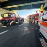 I Vigili del Fuoco sul luogo in cui, sull'A4, un bus ha tamponato un tir