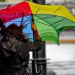 Donna con l'ombrello