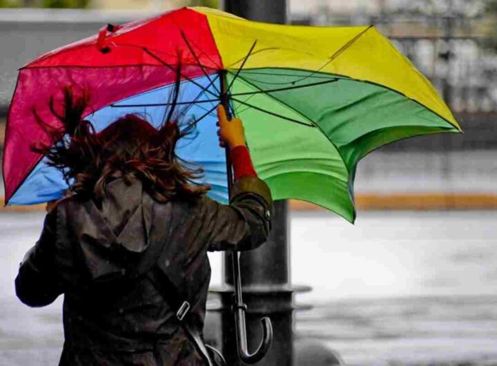 Donna con l'ombrello