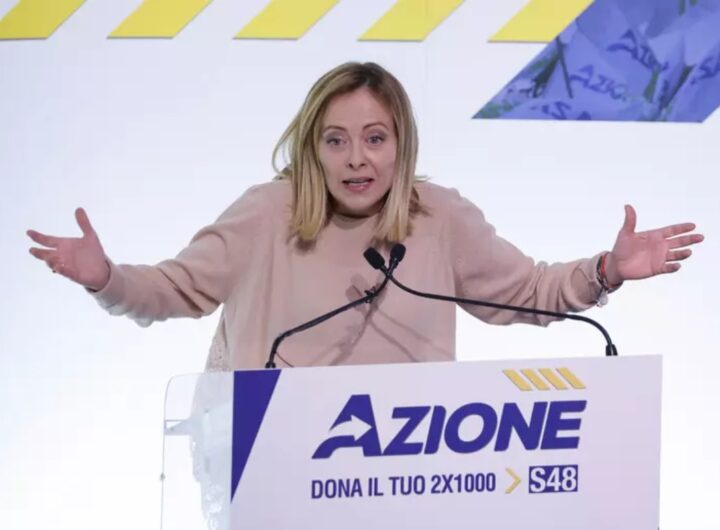 giorgia meloni sul palco del congresso di Azione
