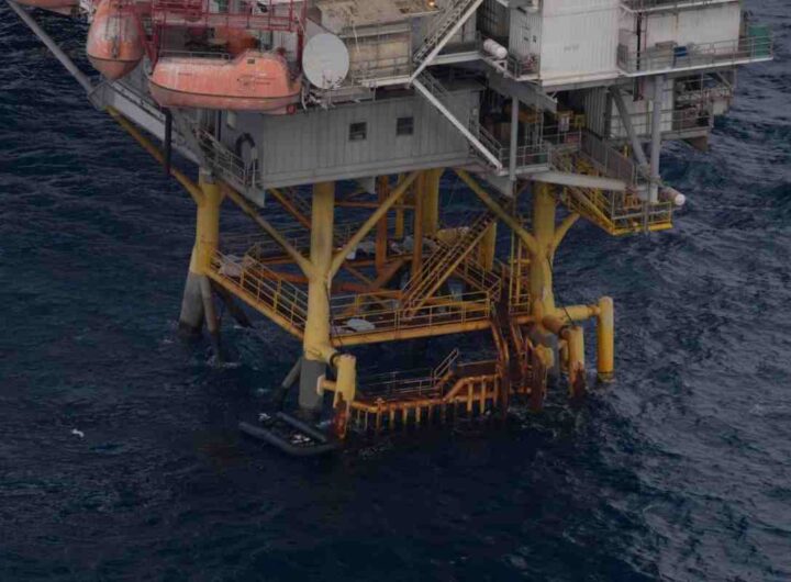 La piattaforma in cui hanno trovato rifugio 32 migranti