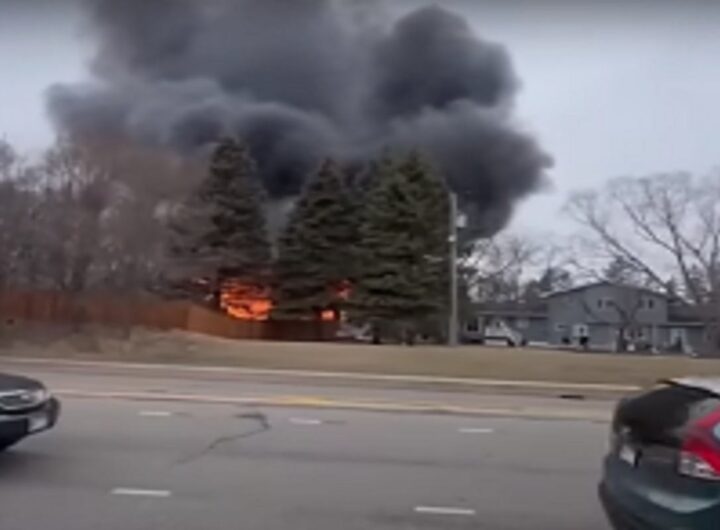 Aereo cade a Minneapolis in un parco
