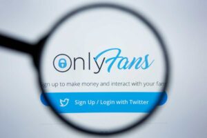 Di giorno maestra all'asilo, di notte star su Onlyfans: la scoperta di