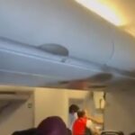 passeggero tenta di aprire portellone sull'aereo