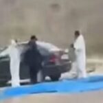 Nella foto, l'auto in cui sono stati trovati i corpi degli studenti uccisi in Messico