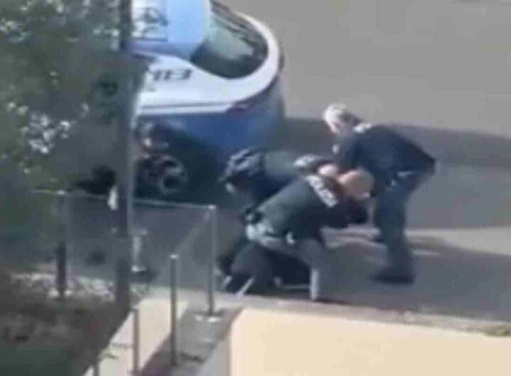 Il gironalista che viene bloccato a terra a Cosenza