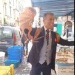 polpo ucciso in strada a napoli