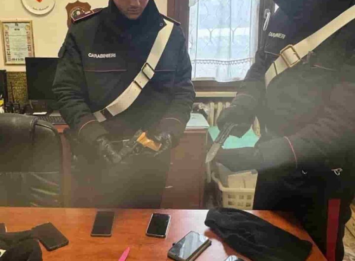 Attiravano uomini soli per incontri particolari, poi la rapina: ma le vittime sono fuggite, arrestati dai Carabinieri