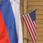 Bandiera russa e statunitense