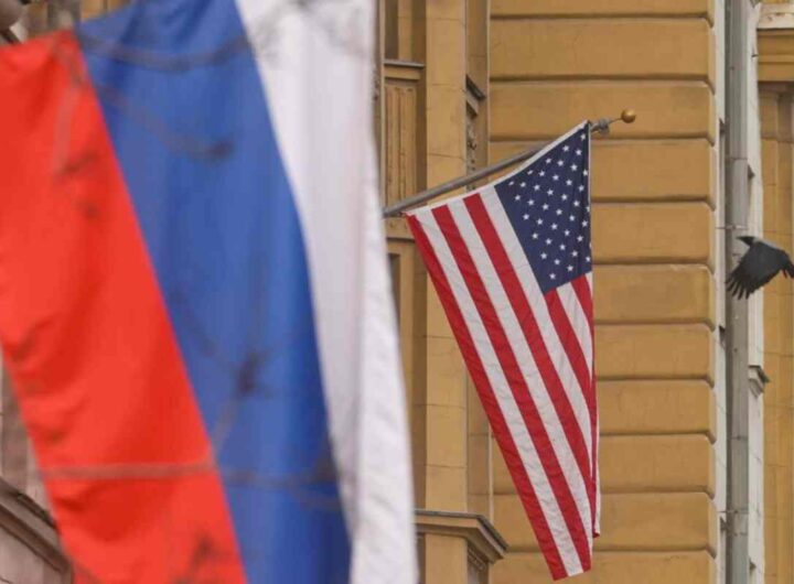 Bandiera russa e statunitense