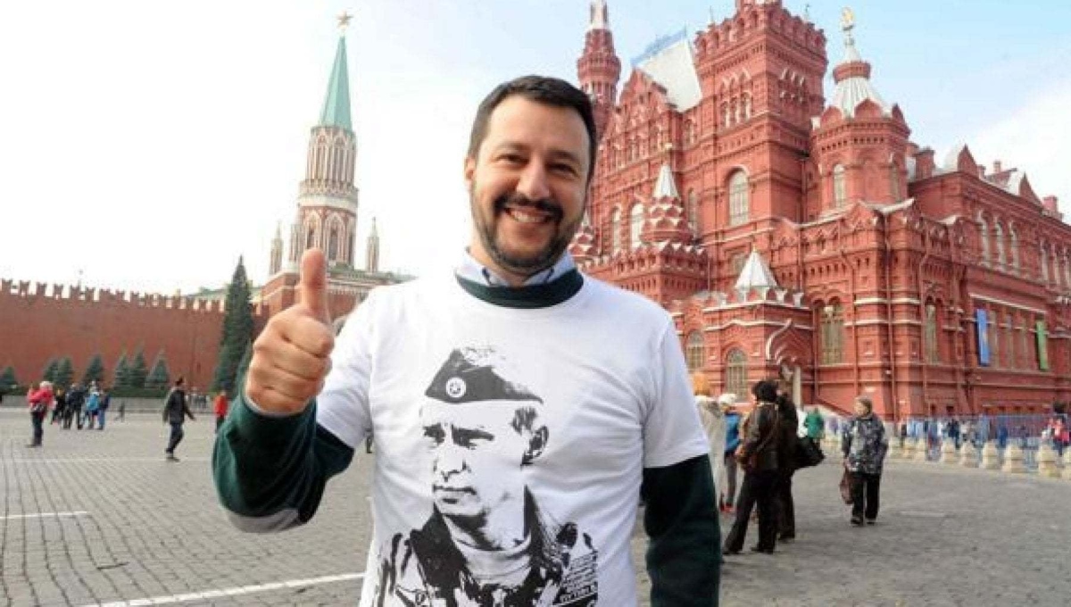 Il sogno di Putin: cosacchi al pascolo fra le macerie di Roma, un monito ai politici italiani suoi seguaci , nella foto matteo salvini con la t-shirt pro-Putin