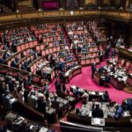 Parlamento italiano ieri e oggi, nulla sembra cambiato dalle fantacronache di Guareschi sul Candido nel 1960