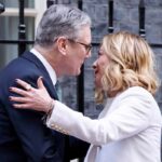 Giorgia Meloni in fake news satirica inglese, Reuters sgama, nella foto Meloni e Starmer