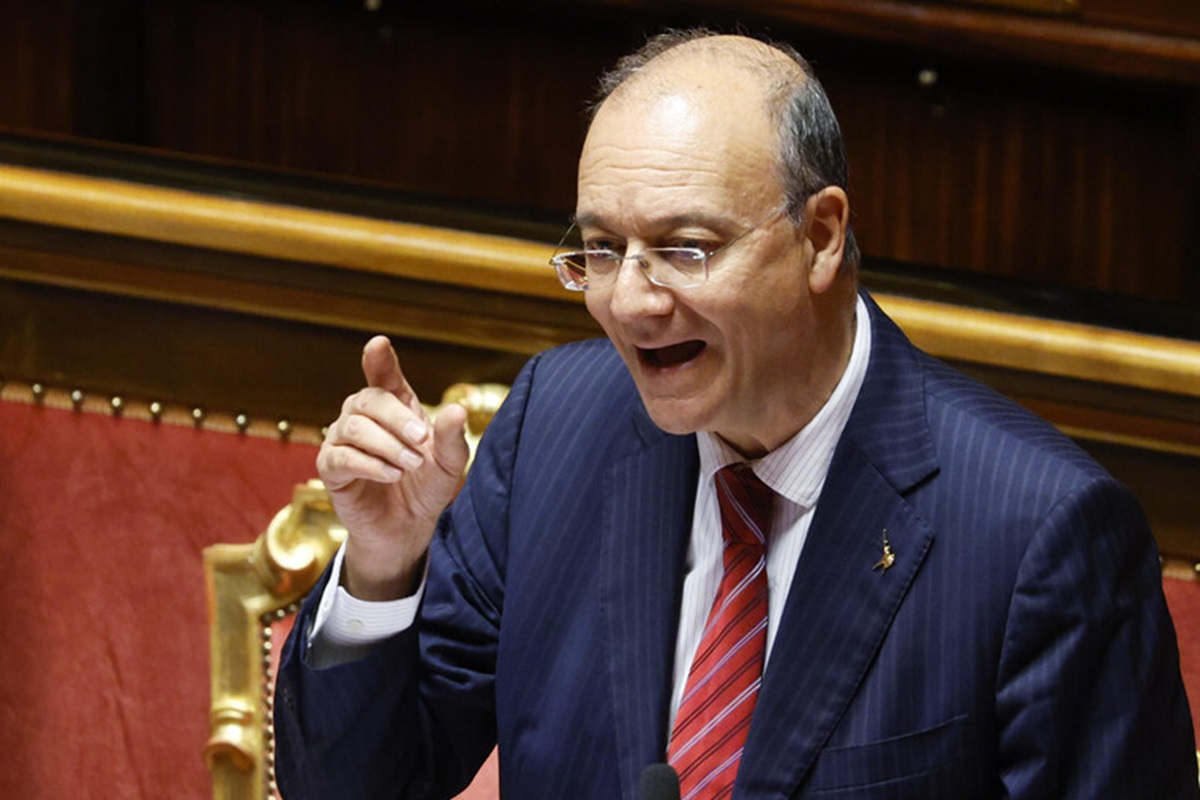 Educazione sessuale, partiti scatenati: vale più il maestro o i genitori? A che età aprire gli occhi ai bambini?