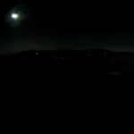 La palla di fuoco che illumina il cielo di Città del Messico