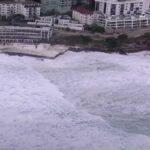 La mareggiata sulle spiagge di Sidney