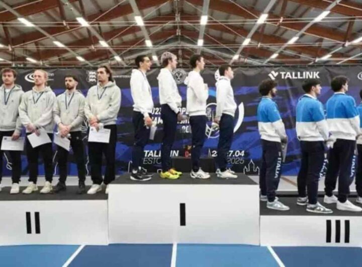 Inno di Israele dopo la vittoria agli Europei under 23 di scherma, la squadra svizzera non si volta verso la bandiera