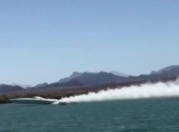 Motoscafo si schianta in volo durante uno show