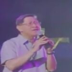 Il cardinale Luis Antonio Tagle che canta "Imagine"