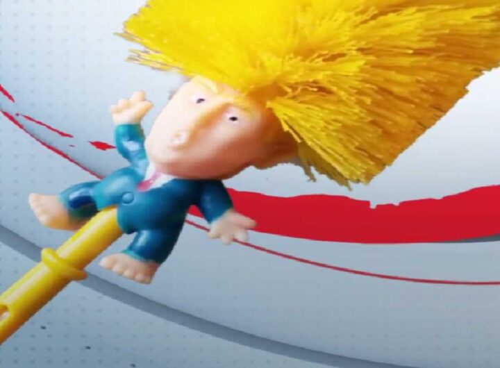 Lo scopino per il WC, popolare in Cina, con il volto di Donald Trump