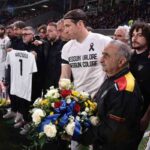 Il Lecce con una maglia bianca di protesta