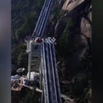 Scale mobili su una montagna in Cina