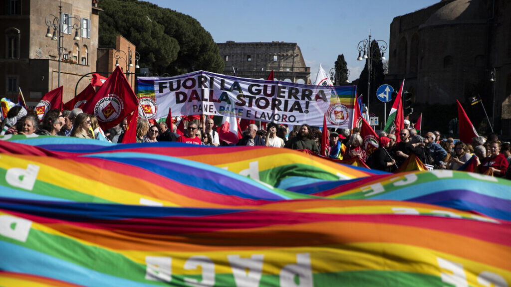 Il Movimento 5 Stelle canta “Vinceremo”, Trump esulta “Vinceremo”, Mussolini disse “Vinceremo” e finì male