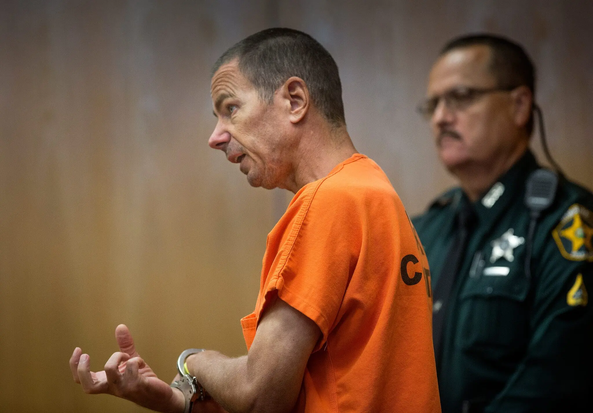 Carità cristiana: dopo 36 anni in carcere innocente ha perdonato il vero assassino: “Non voglio vivere con rabbia”, nella foto del Lakeland Ledger, Jeremy Scott, il killer