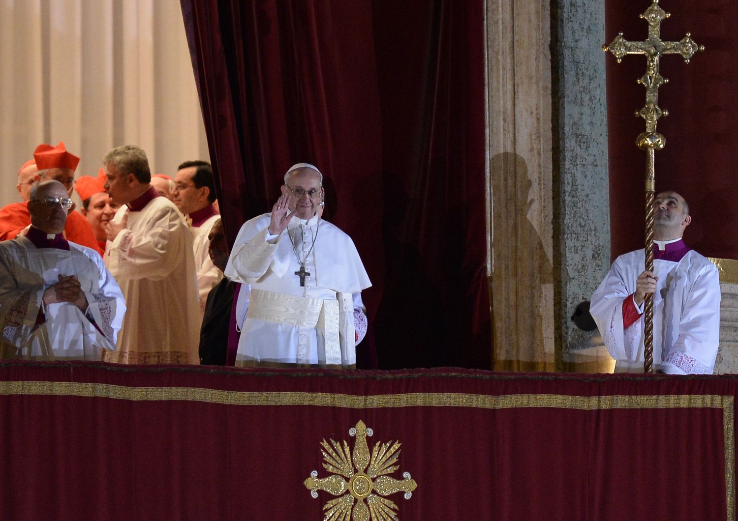 I potenti del mondo al funerale di Papa Bergoglio: sarà un Papa nero dall’Africa?