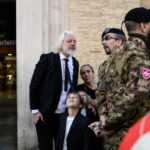 julian assange a roma