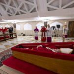 Papa Francesco nella bara