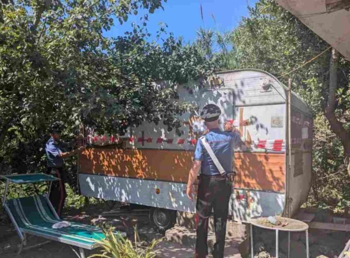 Carabinieri siggillano la roulotte di Ilia Batrakov a Ischia