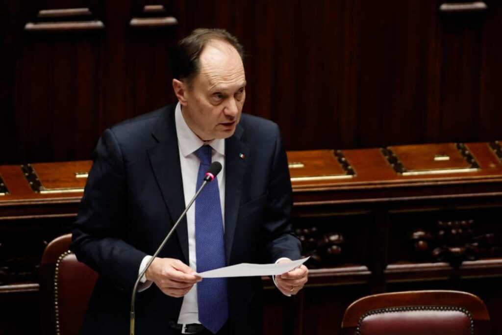 Il ministro per i Rapporti con il Parlamento Luca Ciriani